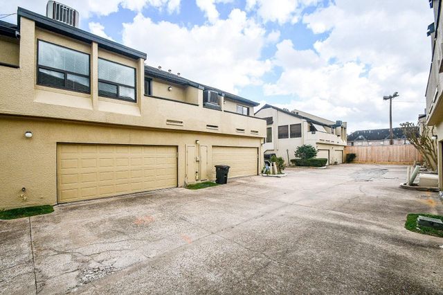 1116 Bering Drive 4, Houston, TX 77057