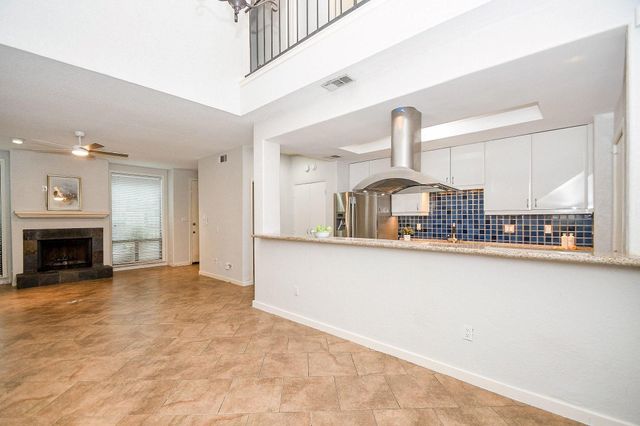 1116 Bering Drive 4, Houston, TX 77057