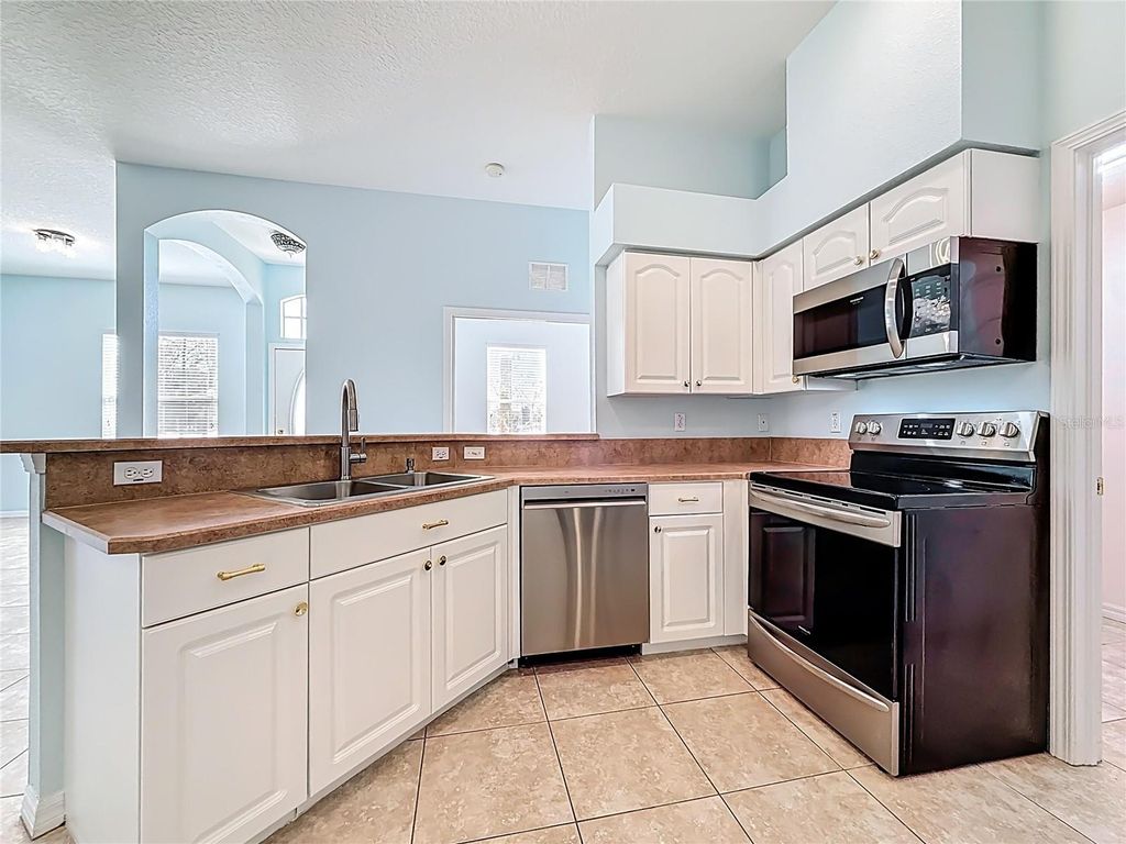Image 26 of property listing at 12014 TOURNAMENT VIEW AVENUE, New Port Richey, FL 34654