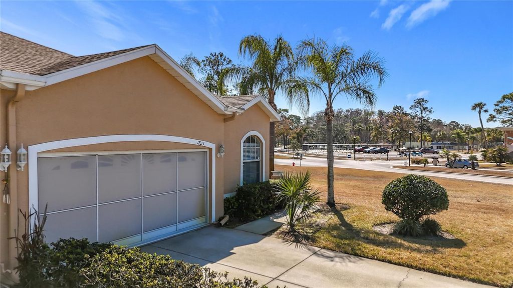 Image 8 of property listing at 12014 TOURNAMENT VIEW AVENUE, New Port Richey, FL 34654