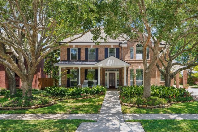 7535 Guinevere Drive, Sugar Land, TX 77479