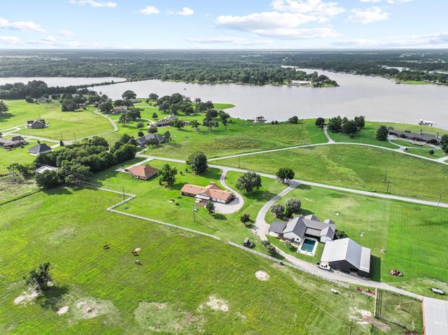 1900 S Shore Drive, Bonham, TX 75418
