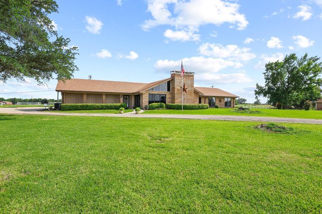 1900 S Shore Drive, Bonham, TX 75418