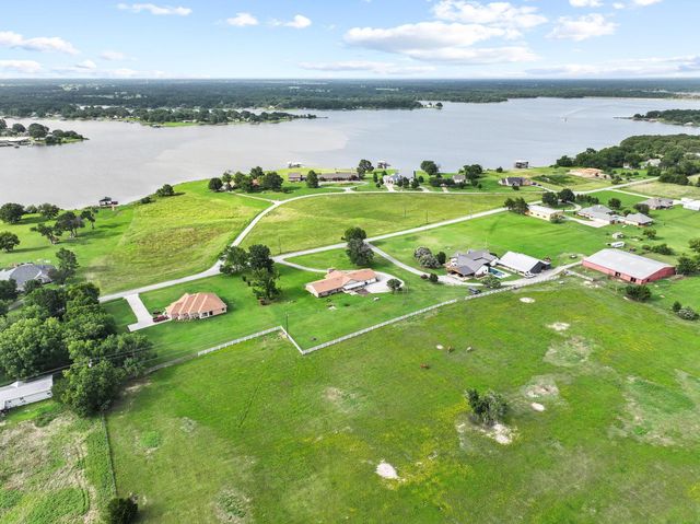 1900 S Shore Drive, Bonham, TX 75418