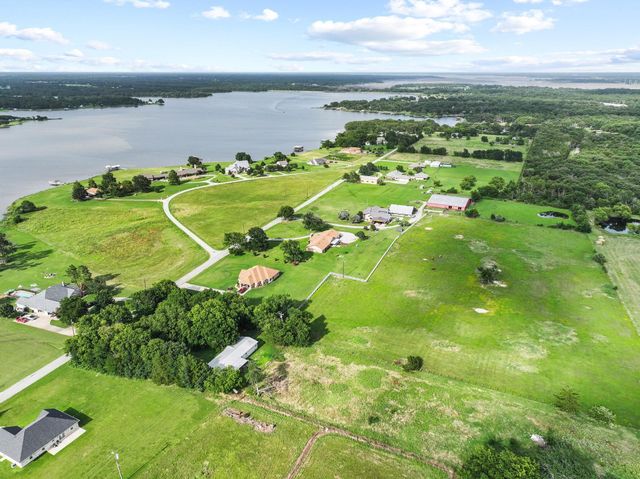 1900 S Shore Drive, Bonham, TX 75418