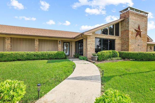 1900 S Shore Drive, Bonham, TX 75418