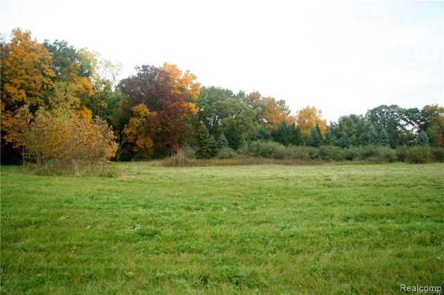 68 Donegal Court, Tyrone Township, MI 48430