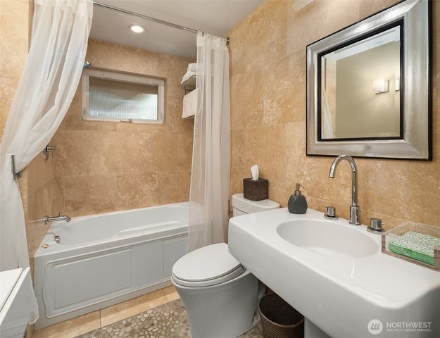 11029 Totem Pole Lane, Woodway, WA 98020