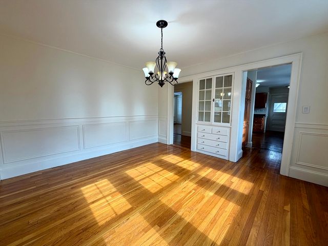 31 Oakley Rd 1, Watertown, MA 02472