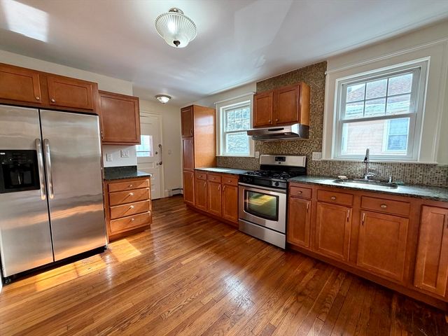 31 Oakley Rd 1, Watertown, MA 02472