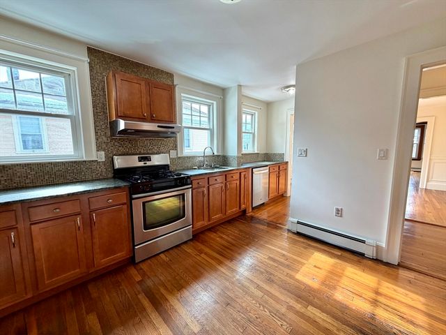 31 Oakley Rd 1, Watertown, MA 02472
