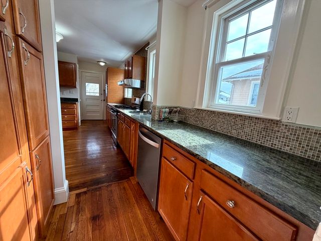 31 Oakley Rd 1, Watertown, MA 02472