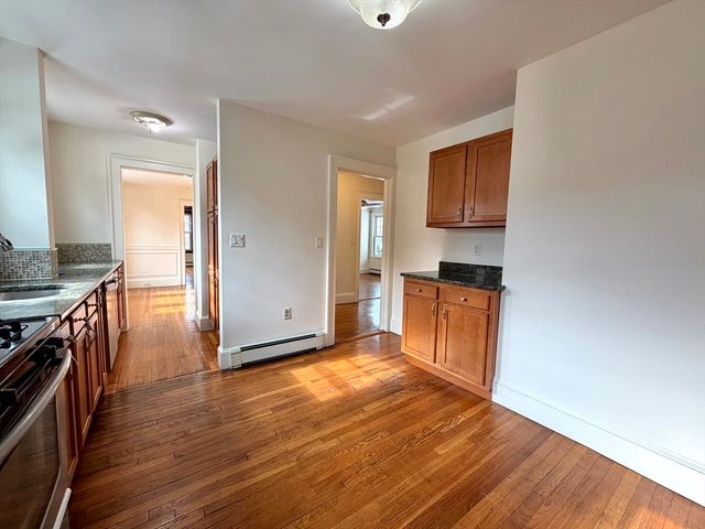 31 Oakley Rd 1, Watertown, MA 02472