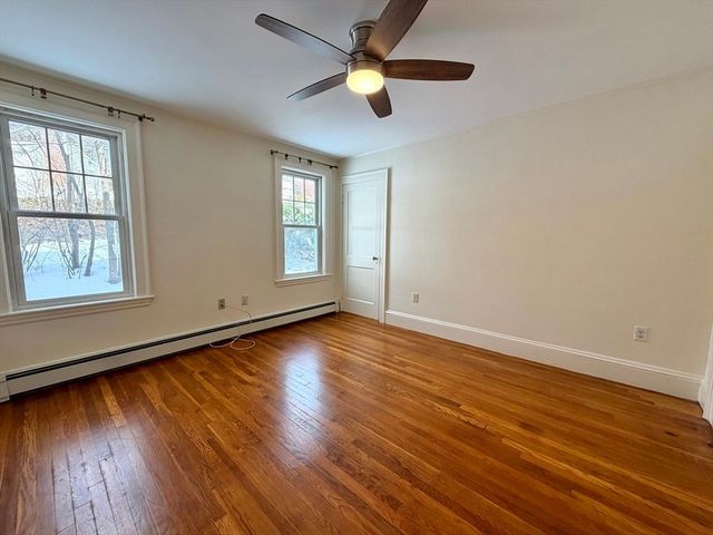 31 Oakley Rd 1, Watertown, MA 02472