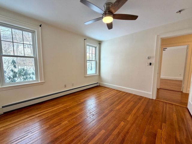 31 Oakley Rd 1, Watertown, MA 02472