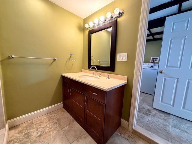 31 Oakley Rd 1, Watertown, MA 02472