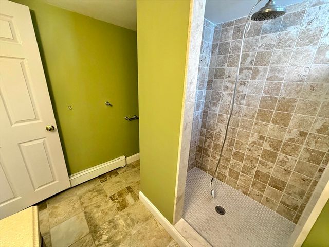 31 Oakley Rd 1, Watertown, MA 02472