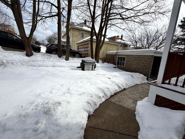 31 Oakley Rd 1, Watertown, MA 02472