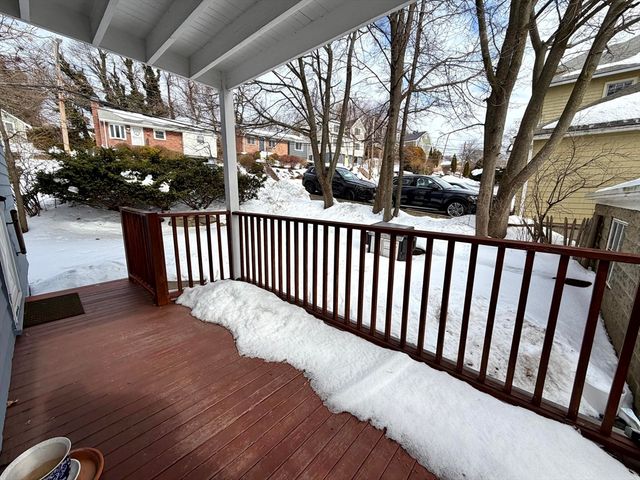 31 Oakley Rd 1, Watertown, MA 02472