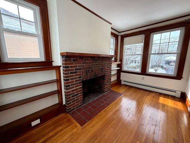 31 Oakley Rd 1, Watertown, MA 02472