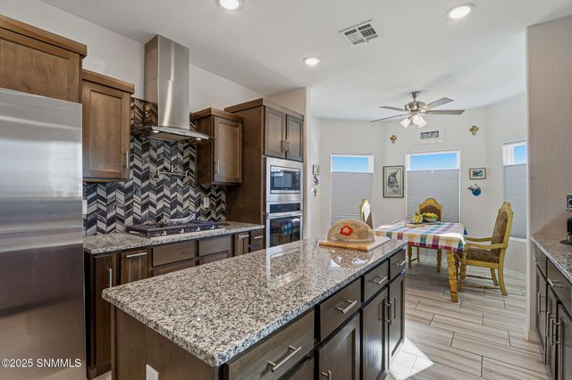 576 La Entrada Circle, Sunland Park, NM 88063