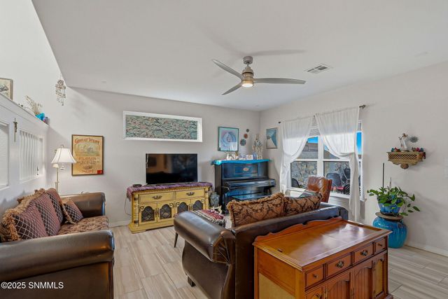 576 La Entrada Circle, Sunland Park, NM 88063