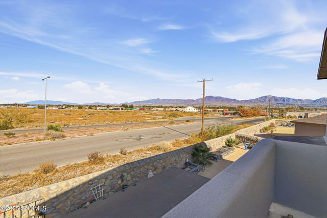 576 La Entrada Circle, Sunland Park, NM 88063