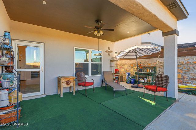 576 La Entrada Circle, Sunland Park, NM 88063