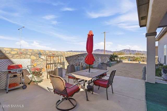 576 La Entrada Circle, Sunland Park, NM 88063