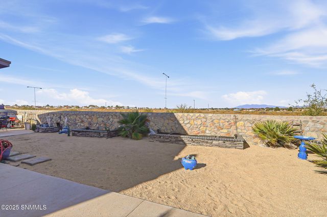 576 La Entrada Circle, Sunland Park, NM 88063