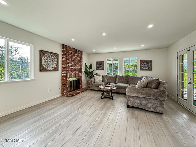 221 Hazelridge Court, Simi Valley, CA 93065