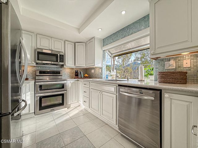 221 Hazelridge Court, Simi Valley, CA 93065