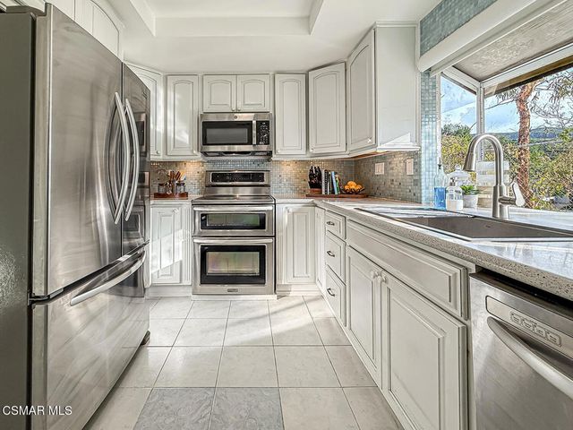 221 Hazelridge Court, Simi Valley, CA 93065