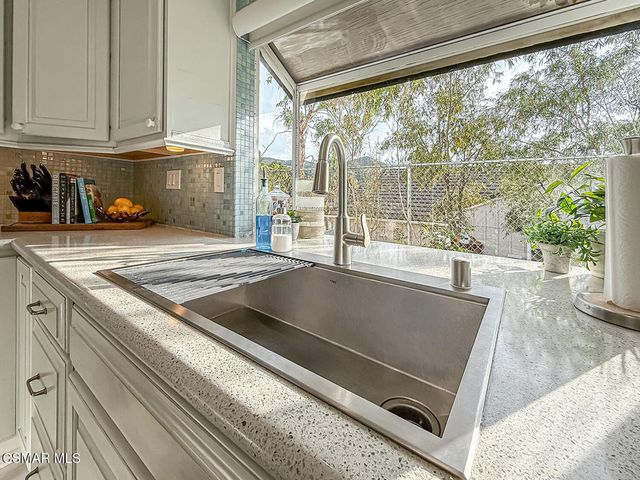 221 Hazelridge Court, Simi Valley, CA 93065