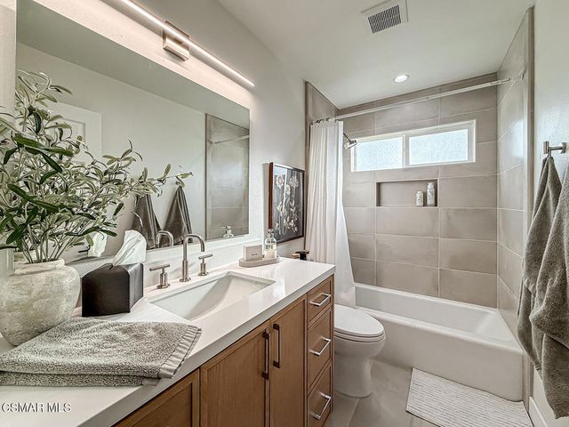 221 Hazelridge Court, Simi Valley, CA 93065