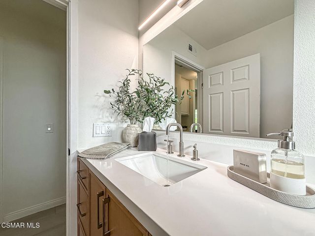 221 Hazelridge Court, Simi Valley, CA 93065