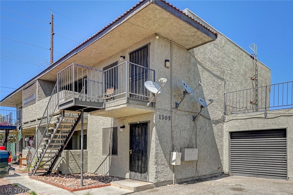 1305 Kari Lee Court A, Las Vegas, NV 89146