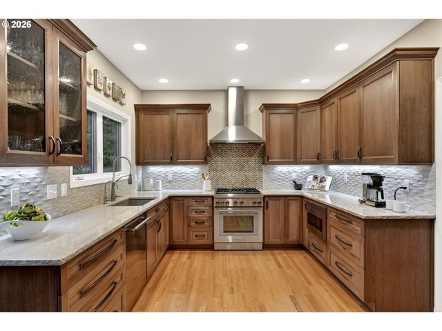 3009 Sw DICKINSON St, Portland, OR 97219