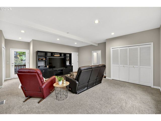 3009 Sw DICKINSON St, Portland, OR 97219