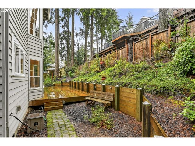 3009 Sw DICKINSON St, Portland, OR 97219