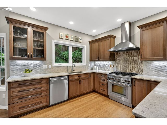 3009 Sw DICKINSON St, Portland, OR 97219