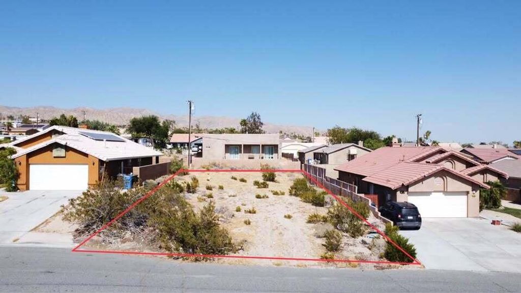 Image 3 of property listing at 16 Hermano Way, Desert Hot Springs, CA 92240