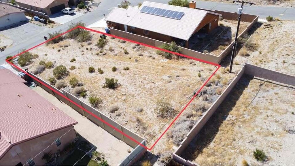 Image 6 of property listing at 16 Hermano Way, Desert Hot Springs, CA 92240
