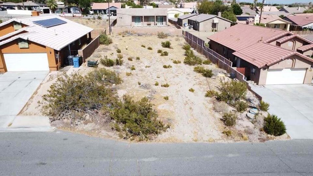 Image 7 of property listing at 16 Hermano Way, Desert Hot Springs, CA 92240