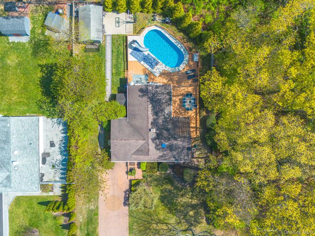 763 Pat Drive, West Islip, NY 11795