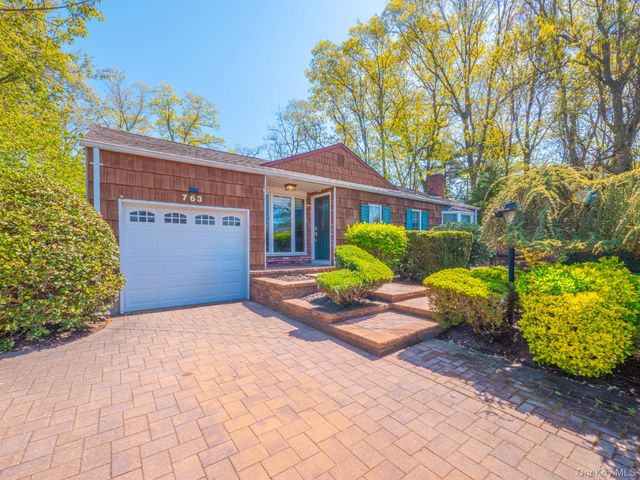 763 Pat Drive, West Islip, NY 11795