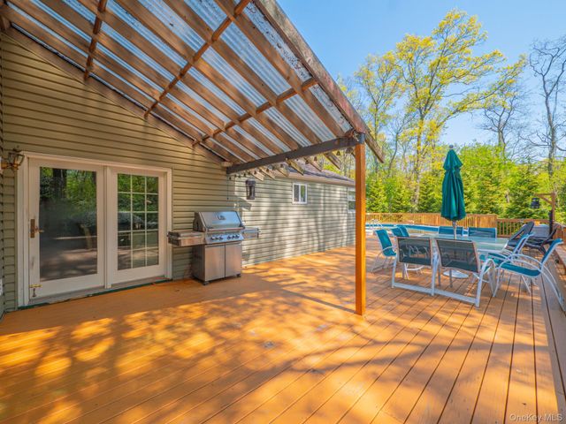 763 Pat Drive, West Islip, NY 11795