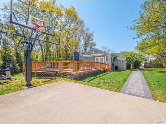 763 Pat Drive, West Islip, NY 11795