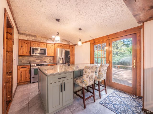 763 Pat Drive, West Islip, NY 11795