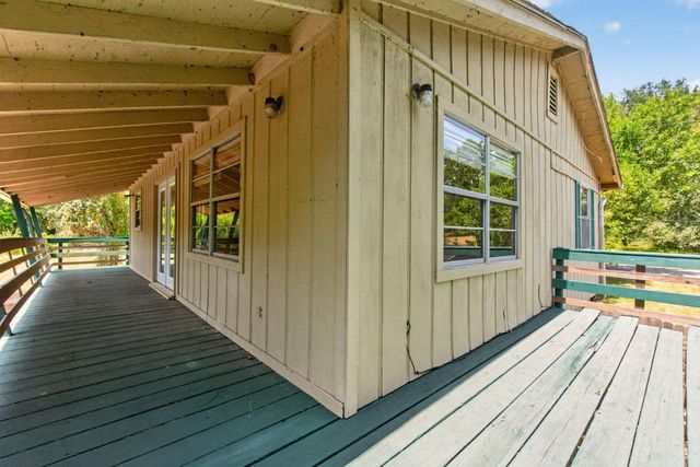 190 White Oak Circle, Point Blank, TX 77364